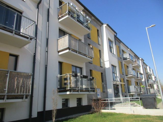 Velkoryse řešený byt v novostavbě 2+KK, 74,5 m2 + garážové stání, OV Praha východ – Klíčany