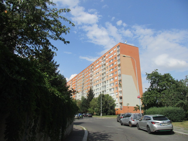 Prodej prostorného bytu 3+1/L, 77 m2, OV, Praha 4 – Kamýk, Pšenčíkova ul.