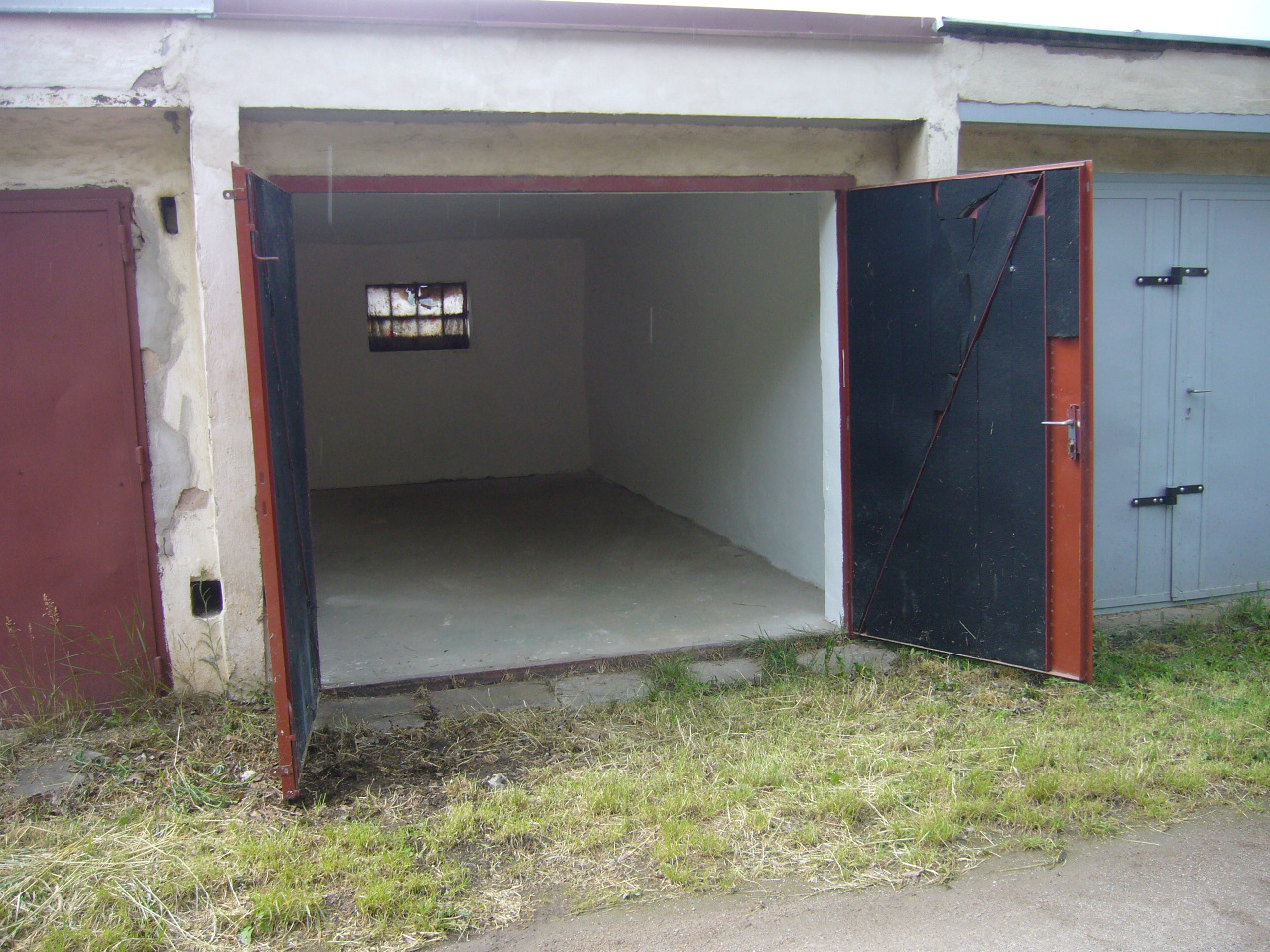 Prodej udržované garáže na vlastním pozemku 18 m2, Kutná Hora