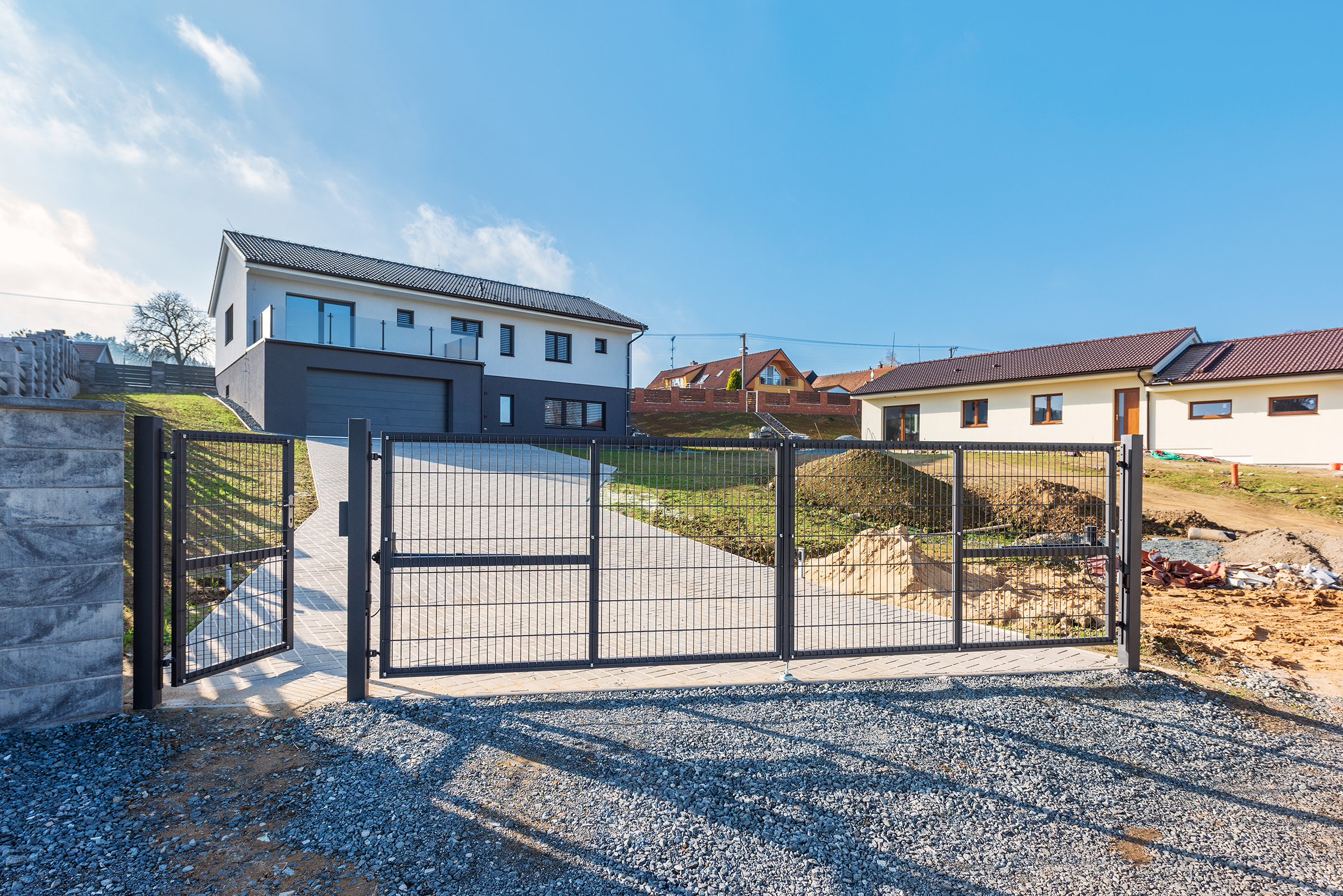 Krásná novostavba 5+kk/dvojgaráž/dílna/terasa, pozemek 1181m2, obec Miřetice, okr. Benešov