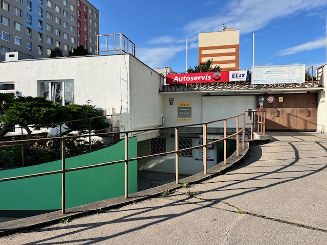 Prodej kryté garáže 19m2, Makovského, Praha 6