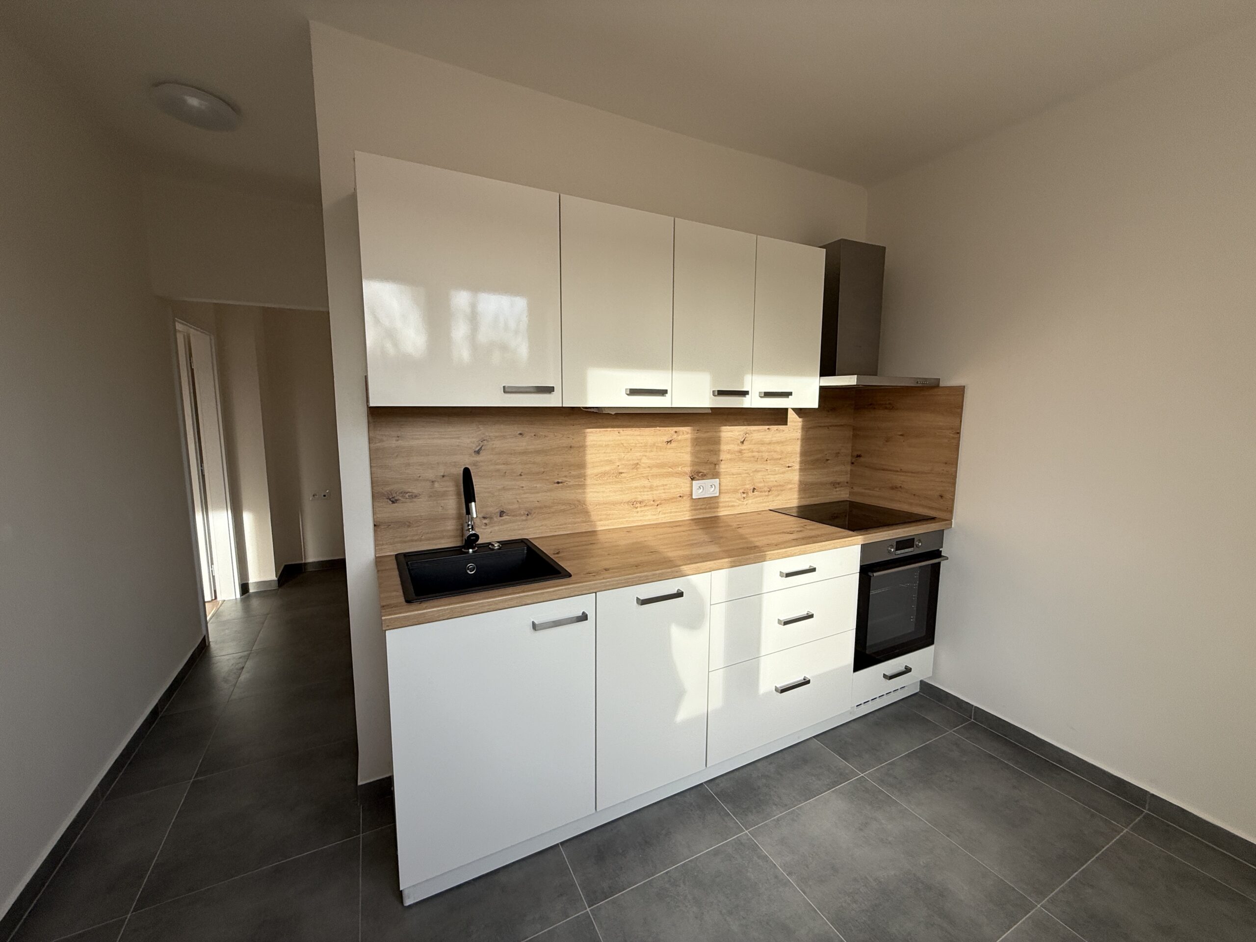 Kompletně zrekonstruovaný světlý byt 2+1, 52 m2, Praha 4 – Záběhlice